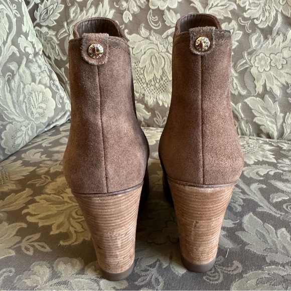 Michael Kors THEA CHELSEA ANKLE BOOTS Brown Suede Women Size 6 M - Picture 2 of 10